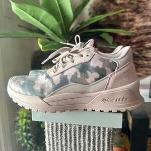 Women’s Columbia Wildone Heritage shoes size 9